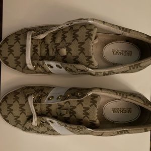Michael Kors Sneakers (7.5M) unisex